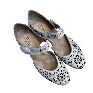 Spring Step Nougat Mary Jane D'Orsay Wedge Floral Cutouts White Size 7.5-8 (38)